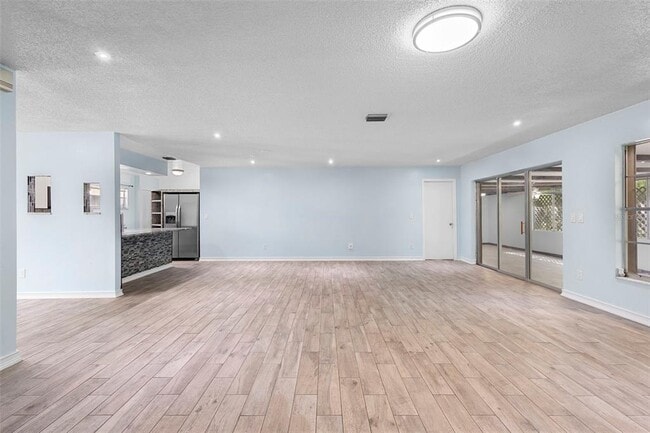 Building Photo - 10637 Deergrass Ln
