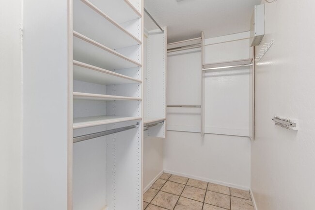 Building Photo - Adorable 2 bedroom unit in Paradise Valley!!