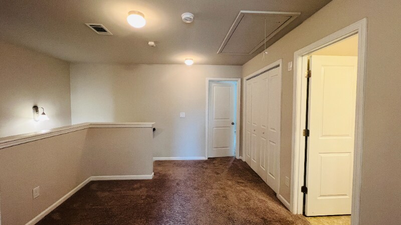 Building Photo - 256 Highland Pointe Cir E