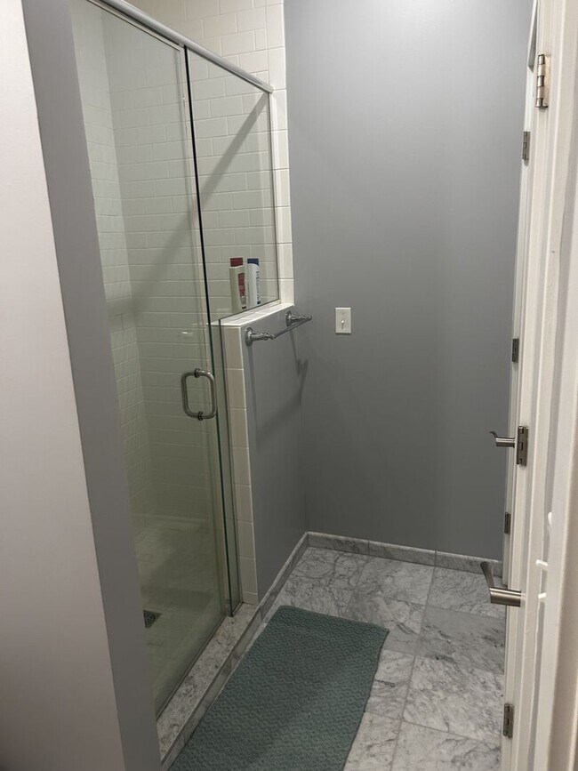 Building Photo - Studio Available September 1st!! - Fully Furnished - Great Portland Location!