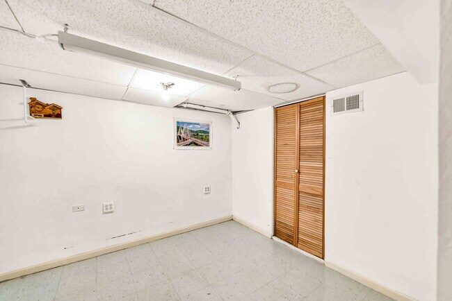 Building Photo - 2725 N Oak Park Ave