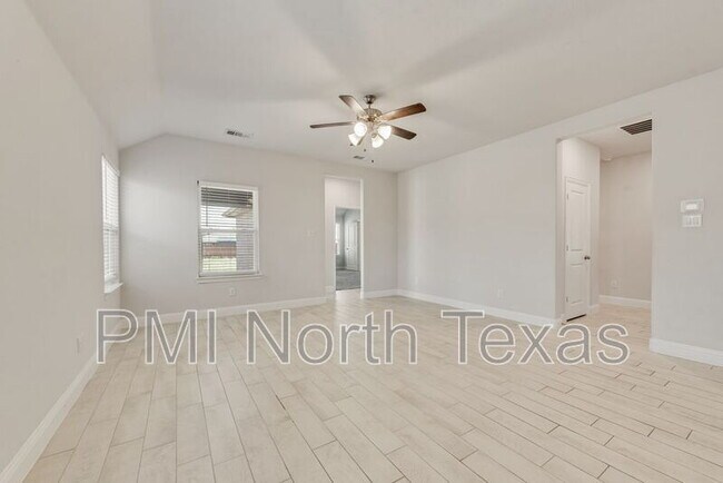 Building Photo - 512 Tartane Dr