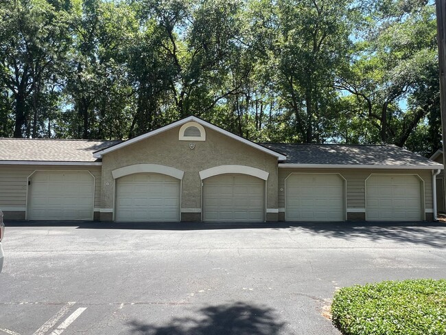 Building Photo - Unfurnished First Floor Condo w/ Garage!
