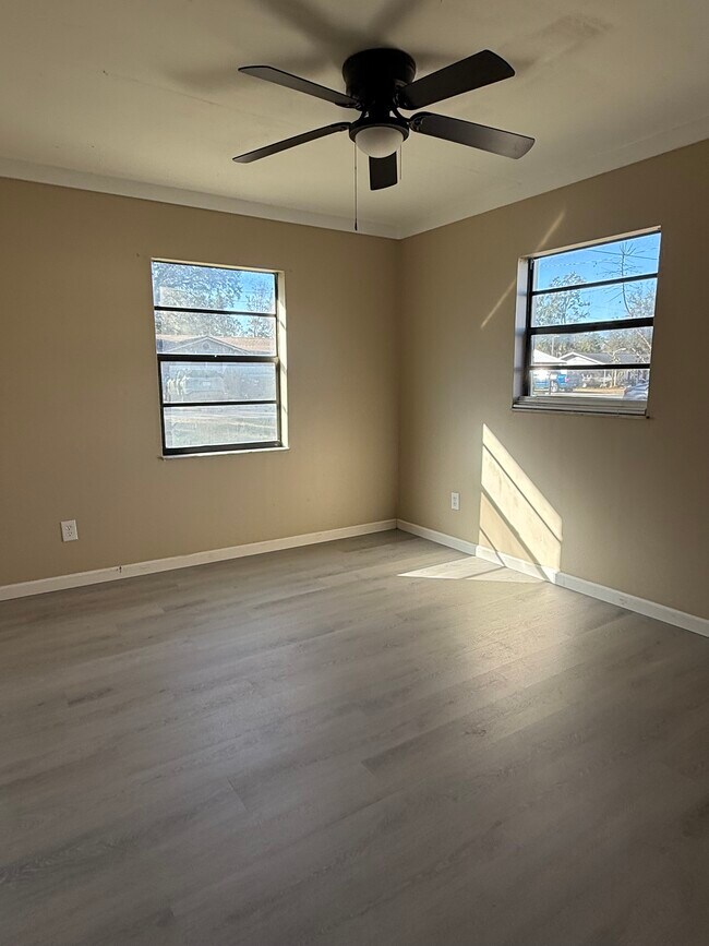 Building Photo - 40211 Proud Mockingbird Rd