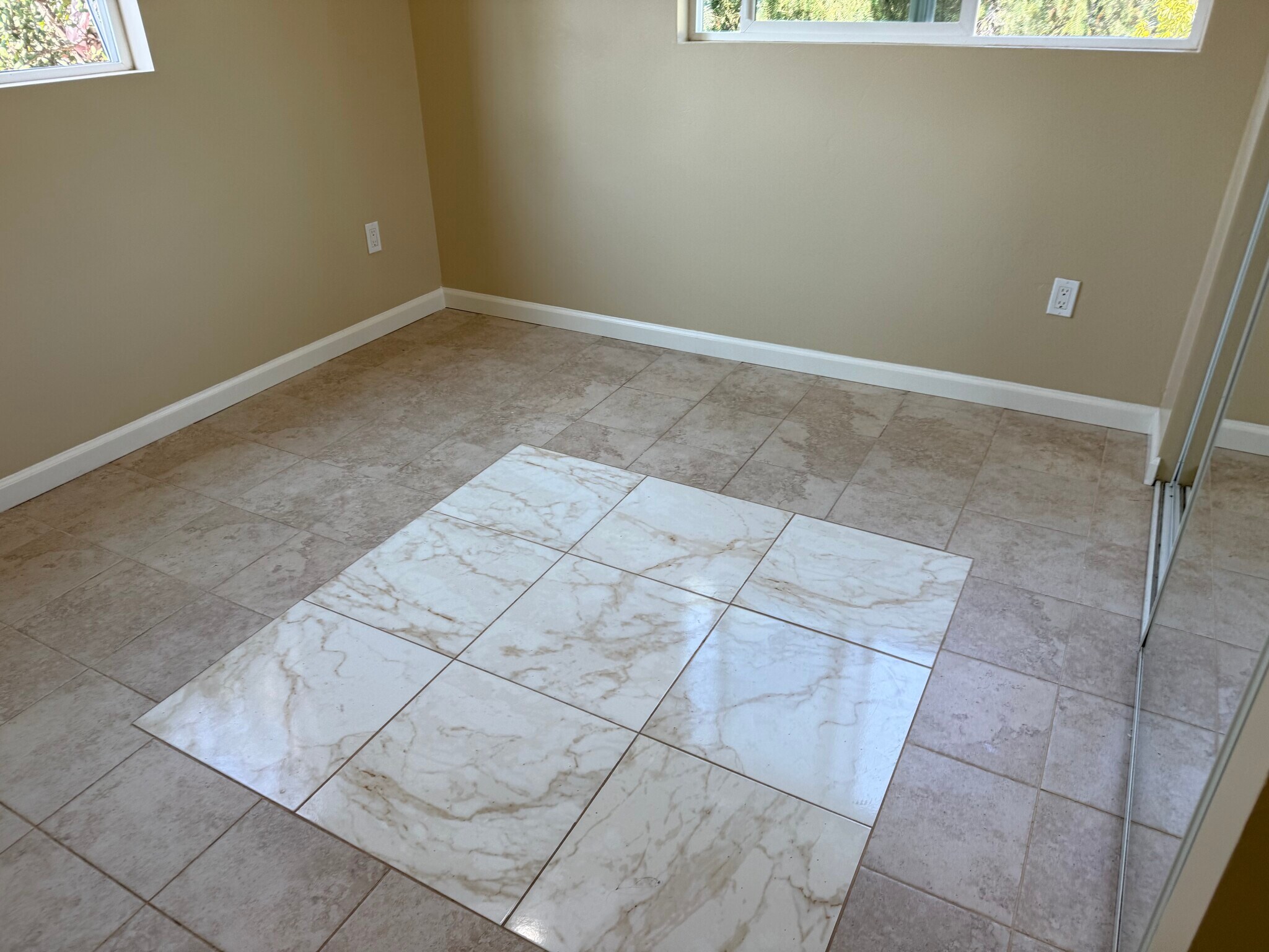 Building Photo - 4932 Campanile Dr