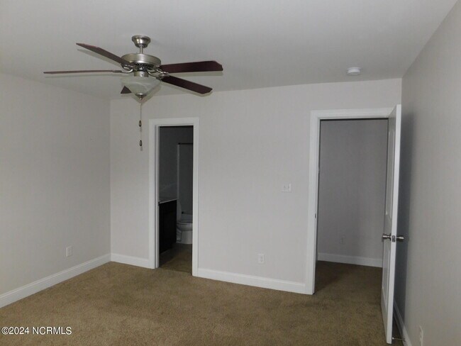 Building Photo - 108 Meadow Way