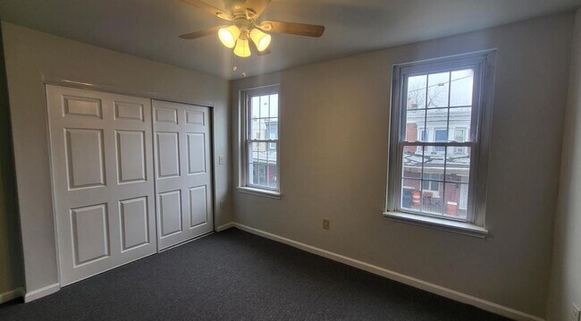 Building Photo - 131 N Hobart St