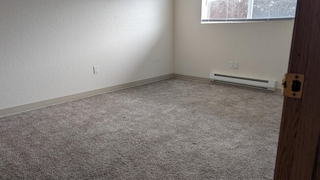 Building Photo - 926 N 95th St