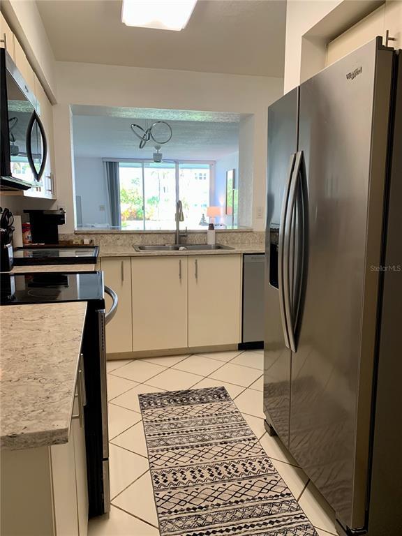 Building Photo - 6061 Bahia Del Mar Cir