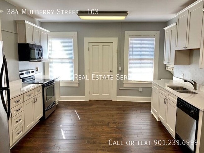 Building Photo - 384 Mulberry St