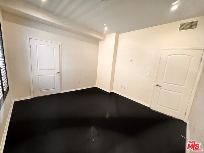 Building Photo - 3750 Santa Rosalia Dr