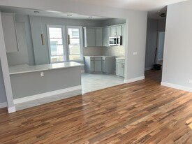 Building Photo - 13 Westervelt Pl