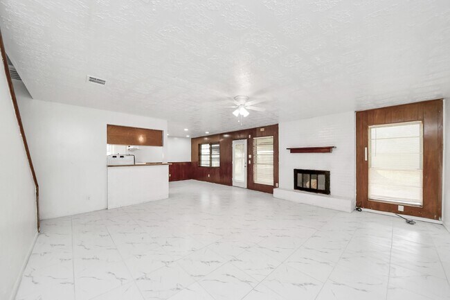 Building Photo - 9131 Rentur Dr