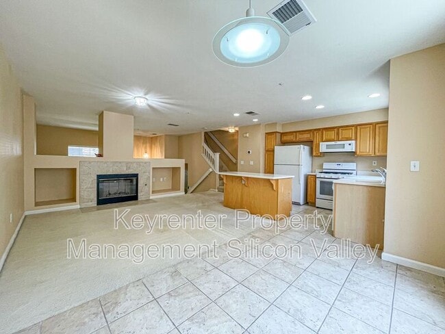 Building Photo - 362 Flower Ln
