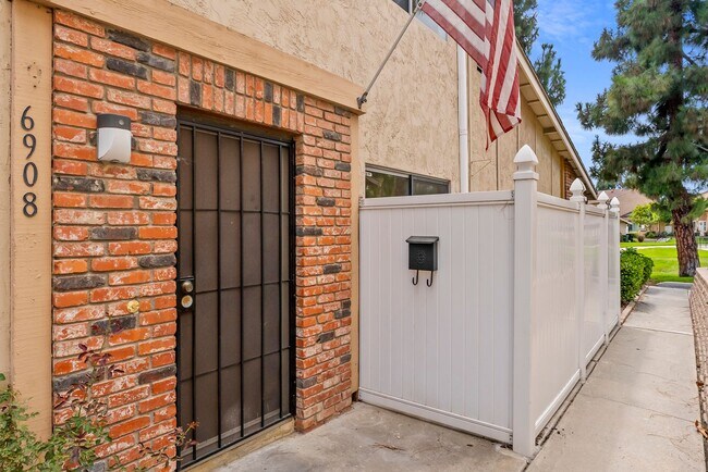 Building Photo - 6908 Camphor Ln