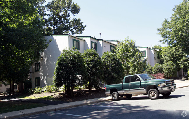 Building Photo - Stonegate Village