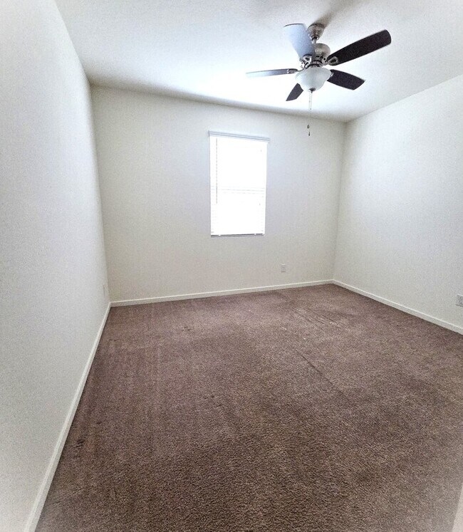 Building Photo - Stunning 3 bedroom with a flex room 2 baths