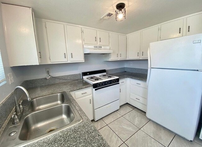 Building Photo - 1313 Bernard St