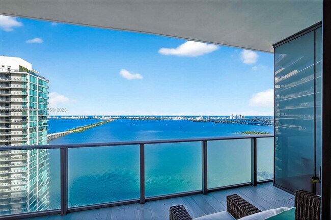 Building Photo - 480 NE 31st St