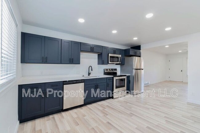 Building Photo - 2642-2642 S 800 E