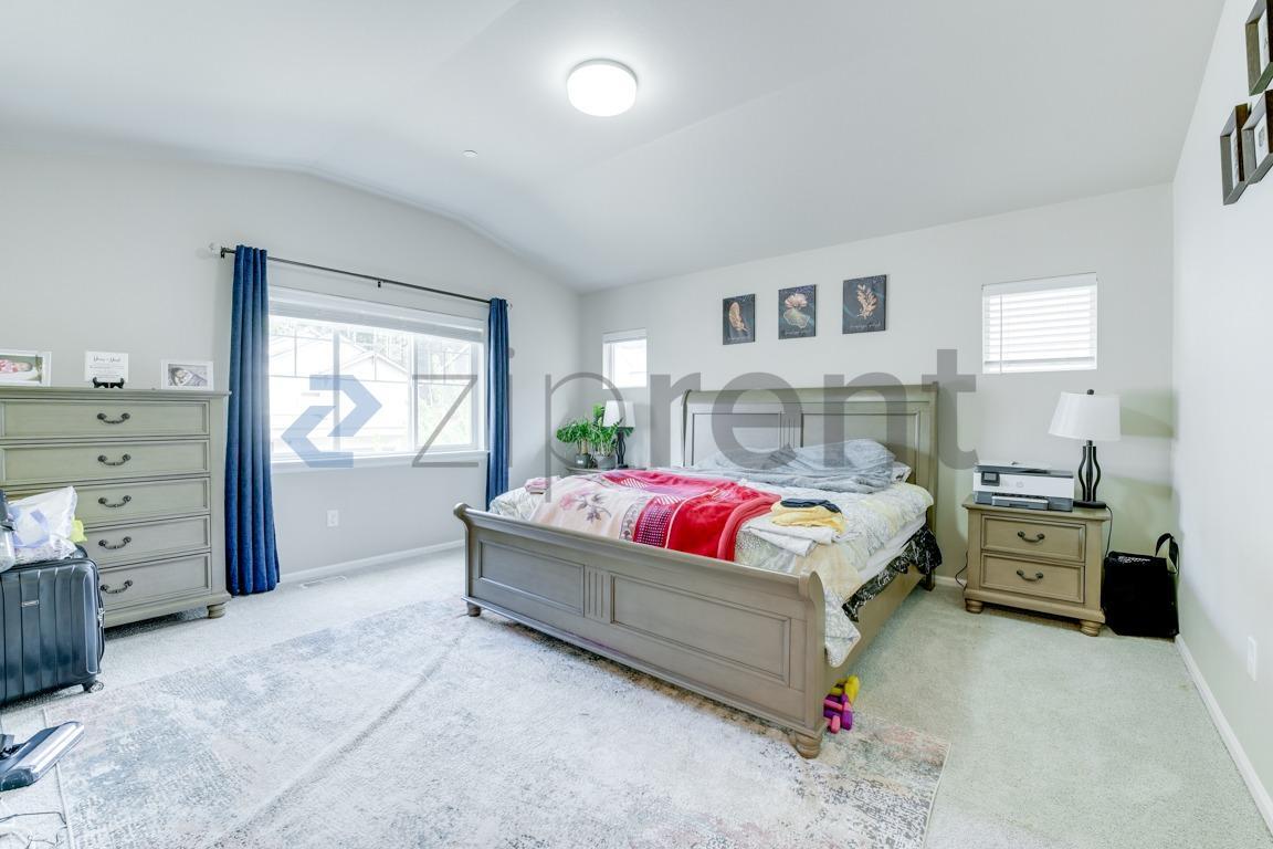 Building Photo - Unit