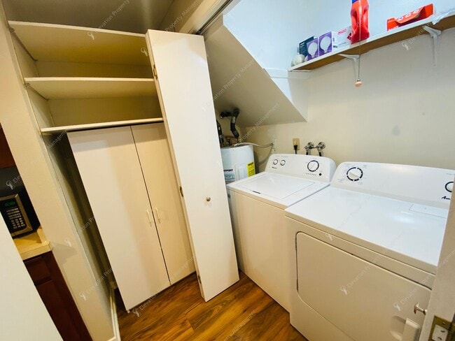 Building Photo - FULLY FURNISHED, 1 BR - 1.5 BA + LOFT CONDO IN NW BEND