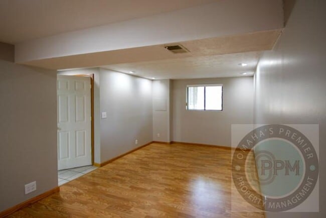 Building Photo - Beautiful 3Bd/2Ba home in Omaha, NE | Finished Basement!