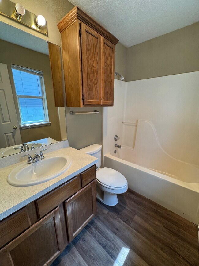 Building Photo - House Located Near Shadow Hills Golf Cours...