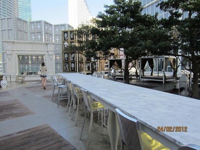 Building Photo - 475 Brickell Ave