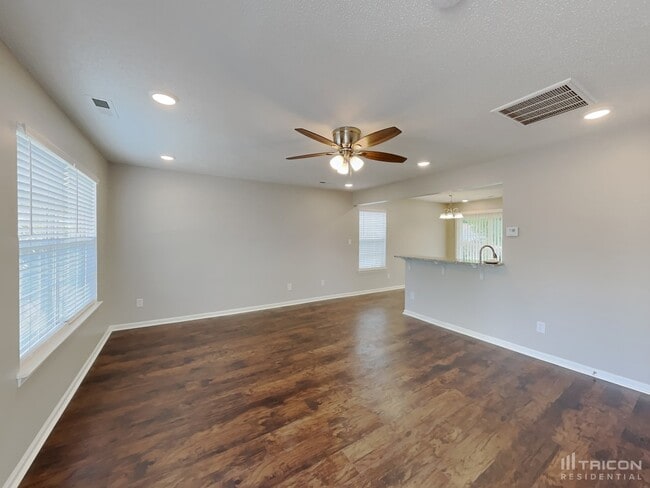 Building Photo - 11350 Northwoods Forest Dr