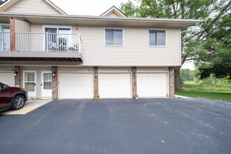Building Photo - 733 Parkside Dr