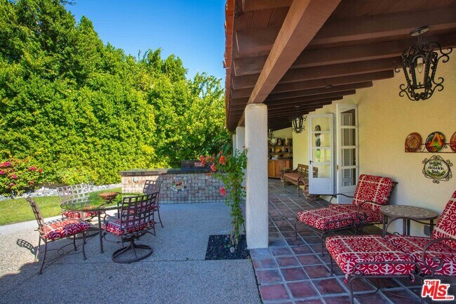 Building Photo - 2231 S Caliente Dr