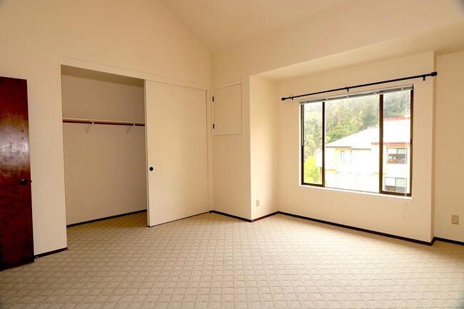 Building Photo - 128 Galewood Cir
