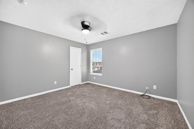 Building Photo - 20722 Fair Castle Dr