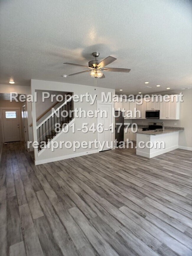 Building Photo - Newly Built 3 Bedroom 2.5 Bath Morgan Town...