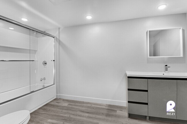 Building Photo - 7040 Woodman Ave