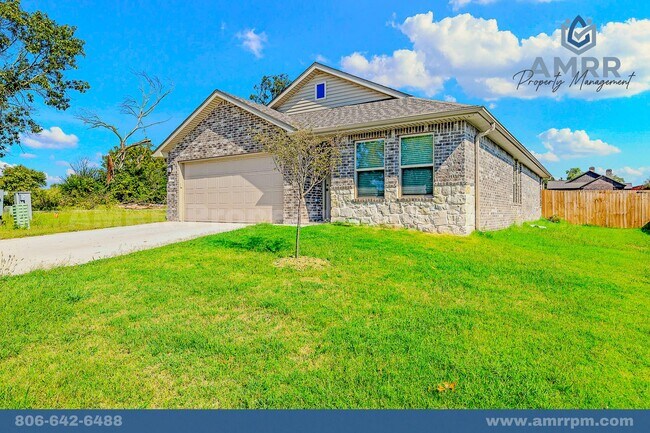 Building Photo - Charming 4-Bedroom Home – Space, Style, an...