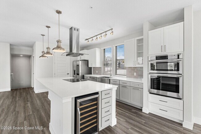 Building Photo - 8663 Ivanhoe Dr