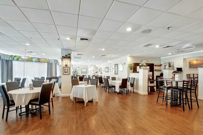 Building Photo - 3810 Via Poinciana