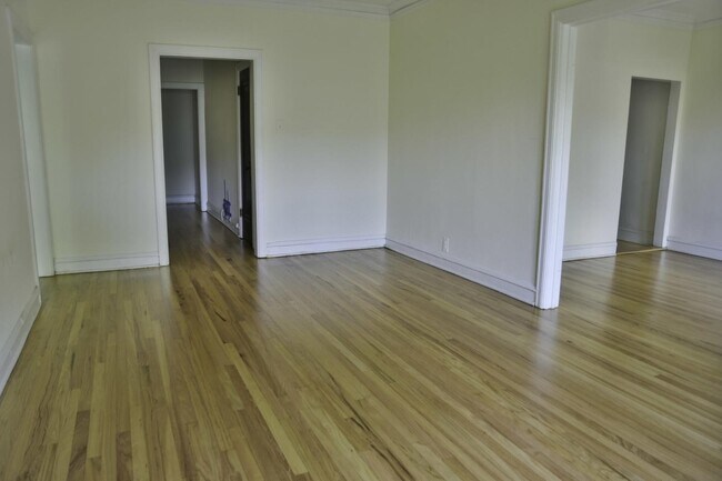 Building Photo - 4837 N Wolcott Ave