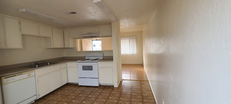 Building Photo - 1535 E 29th Ave