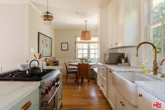 Building Photo - 231 S Thurston Ave