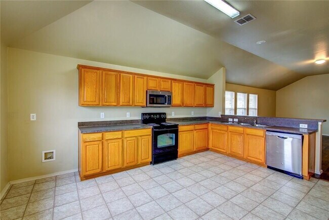 Building Photo - 4 Bedroom, 2 Bath Home in Fort Worth!