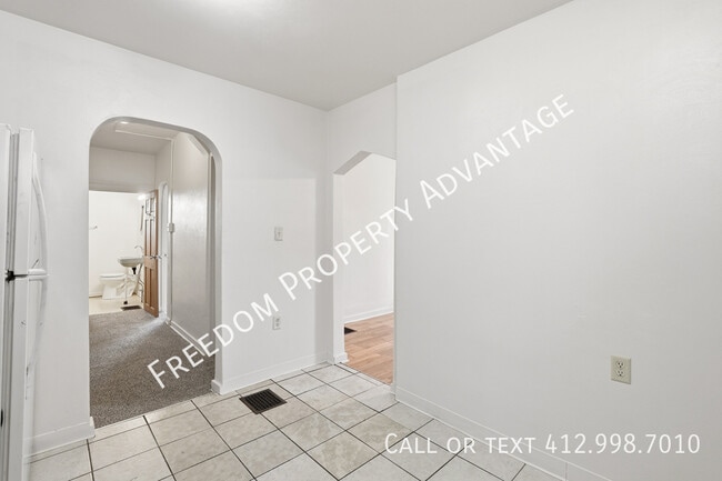 Building Photo - 703 Excelsior St