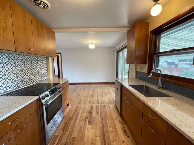 Building Photo - Charming Mid-Century Ranch with Large Yard and Attached Garage