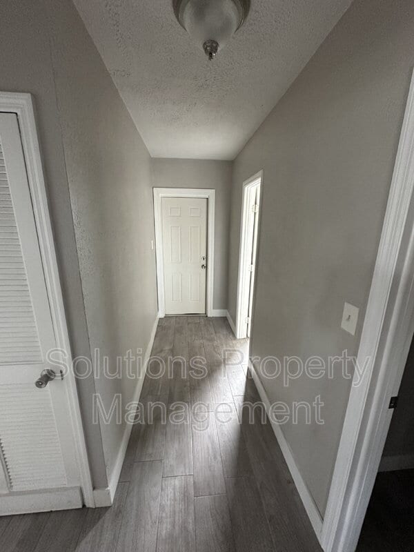Building Photo - 1606 S Miramar Ave