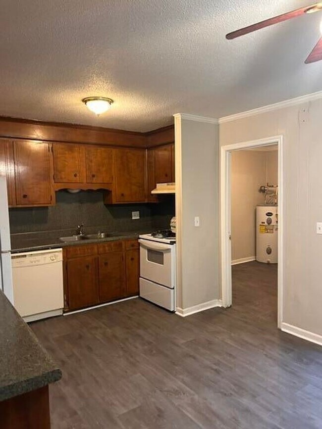 Building Photo - Foxborough 2 Bedroom Townhome