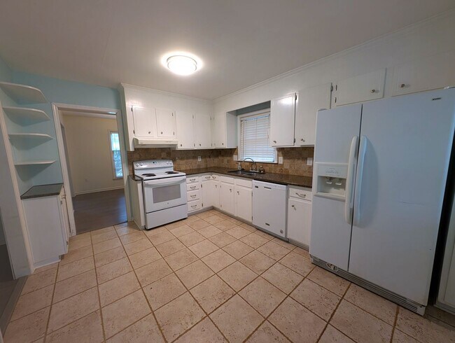Building Photo - 629 Furrow Dr
