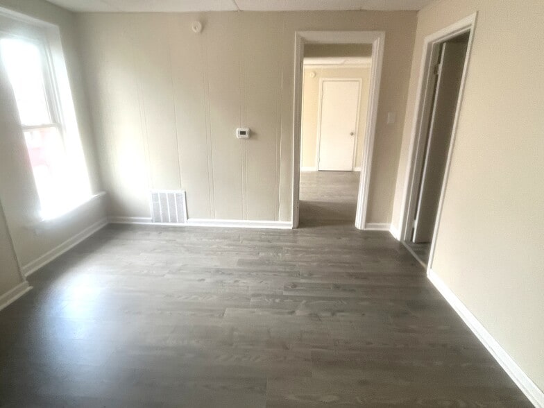 Building Photo - 239 W 16th St