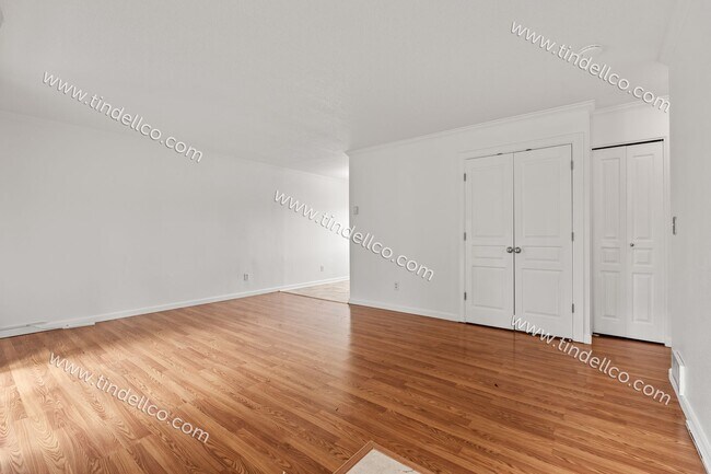 Building Photo - Charming Upstairs 2BD/1BA in the Heart of ...